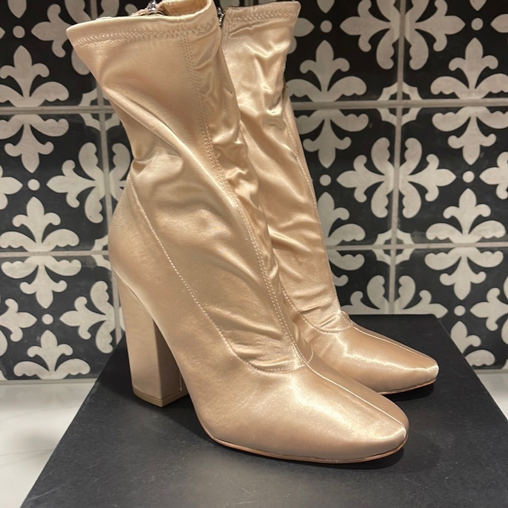 NEW Kendall + Kylie Block High Heel Ankle Boot